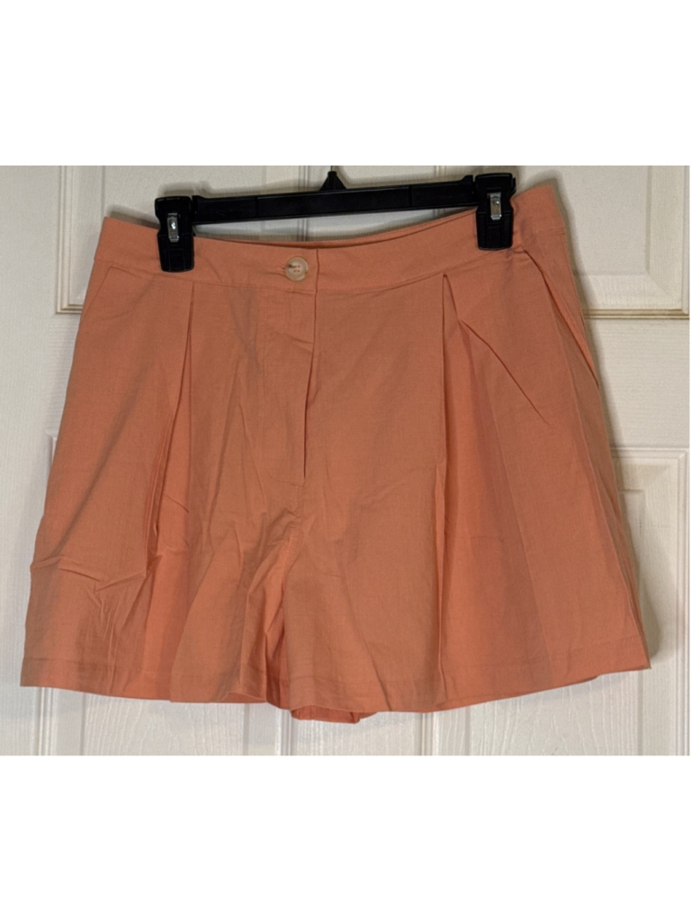 Easel Peach Pleated Shorts M